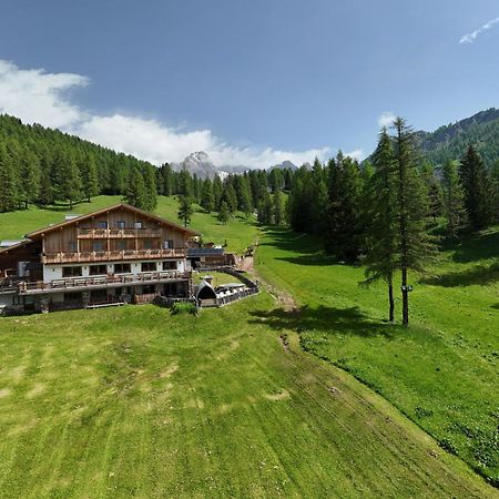 Rifugio Flora Alpina Hotel Passo San Pellegrino Exterior photo