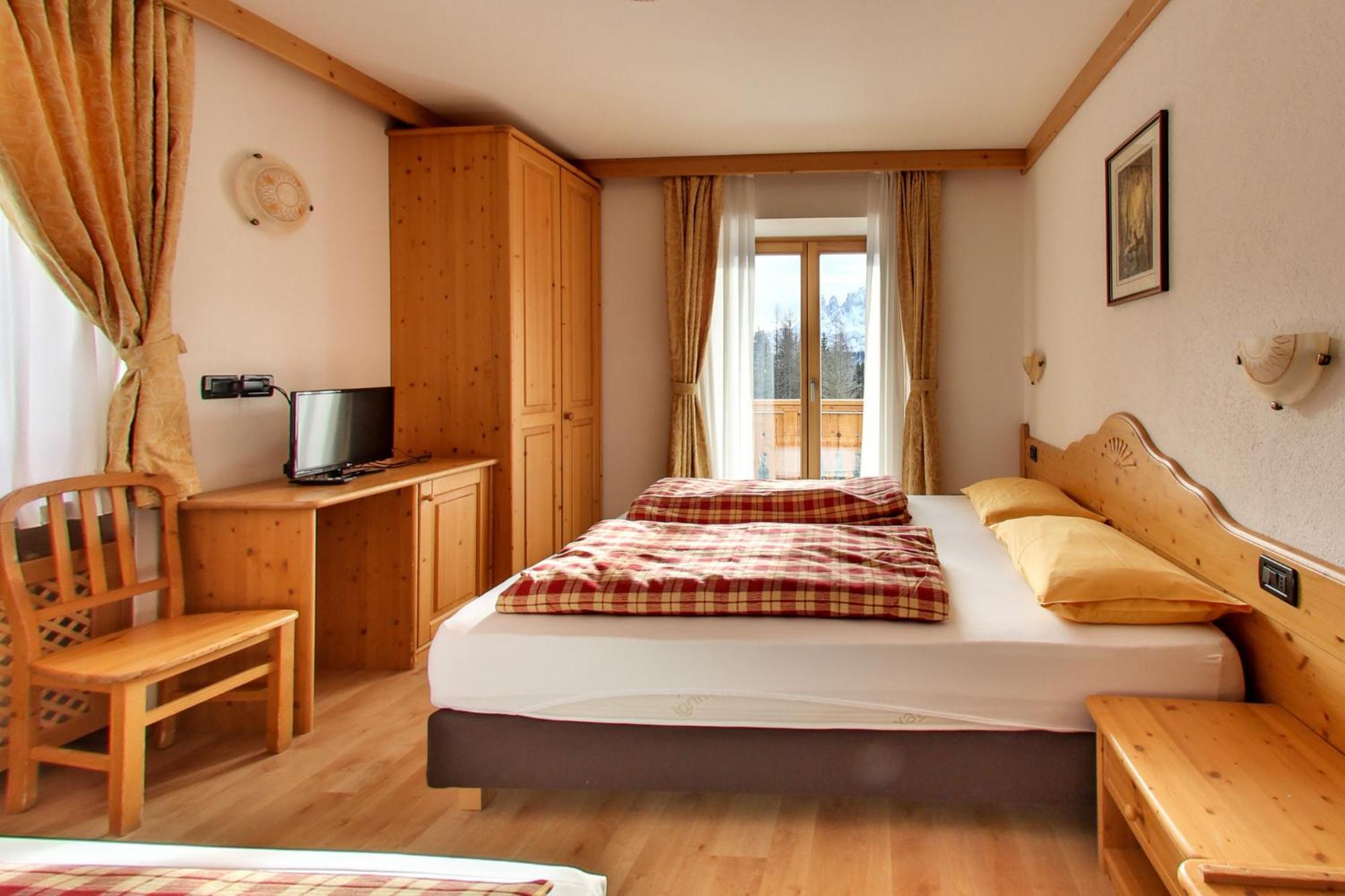 Rifugio Flora Alpina Hotel Passo San Pellegrino Exterior photo