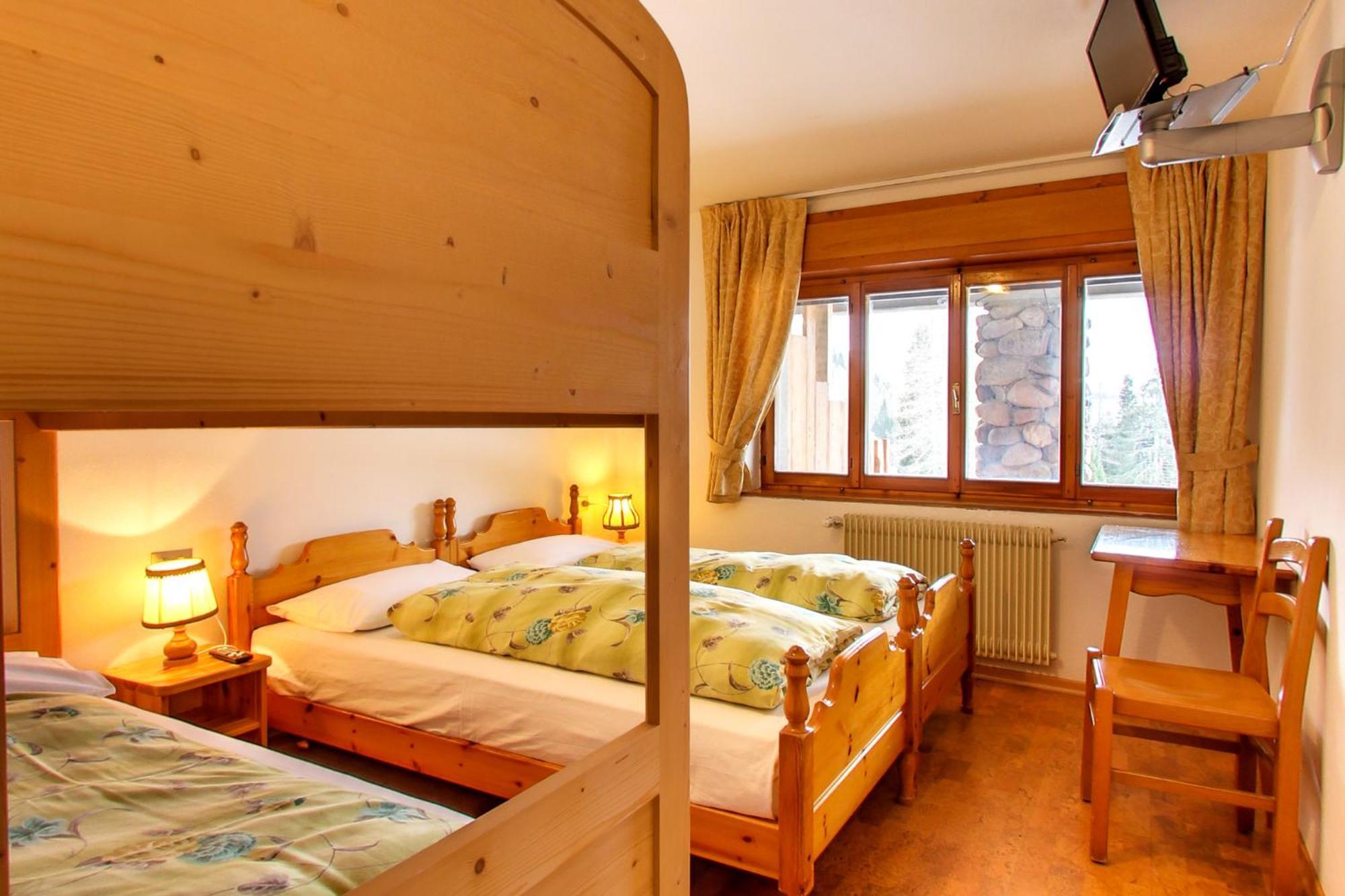 Rifugio Flora Alpina Hotel Passo San Pellegrino Exterior photo